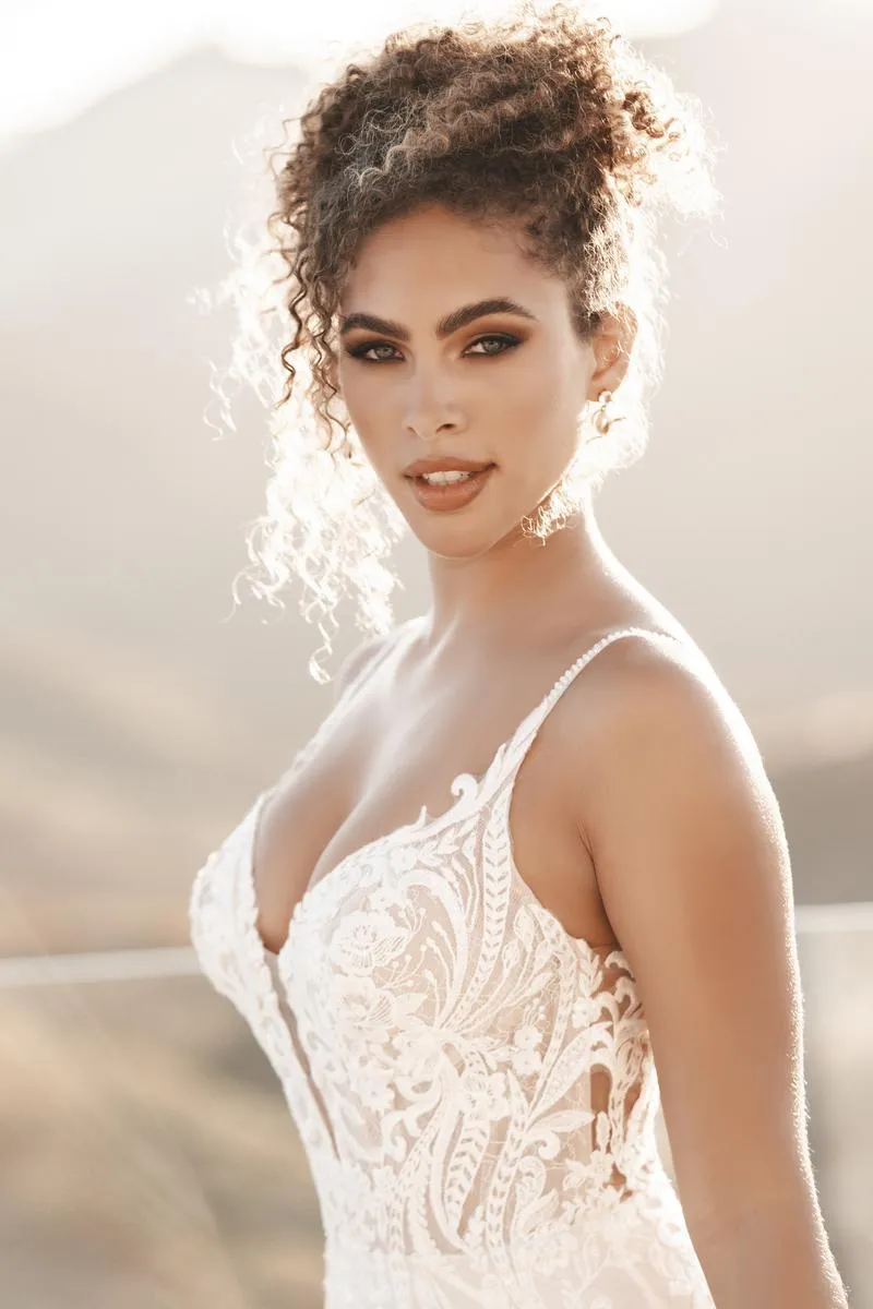 Sure! Here is the optimized title for the e-commerce product Allure Bridals Dress A1209: Elegant Allure Bridals A1209 Wedding Dress with Delicate Lace Details.