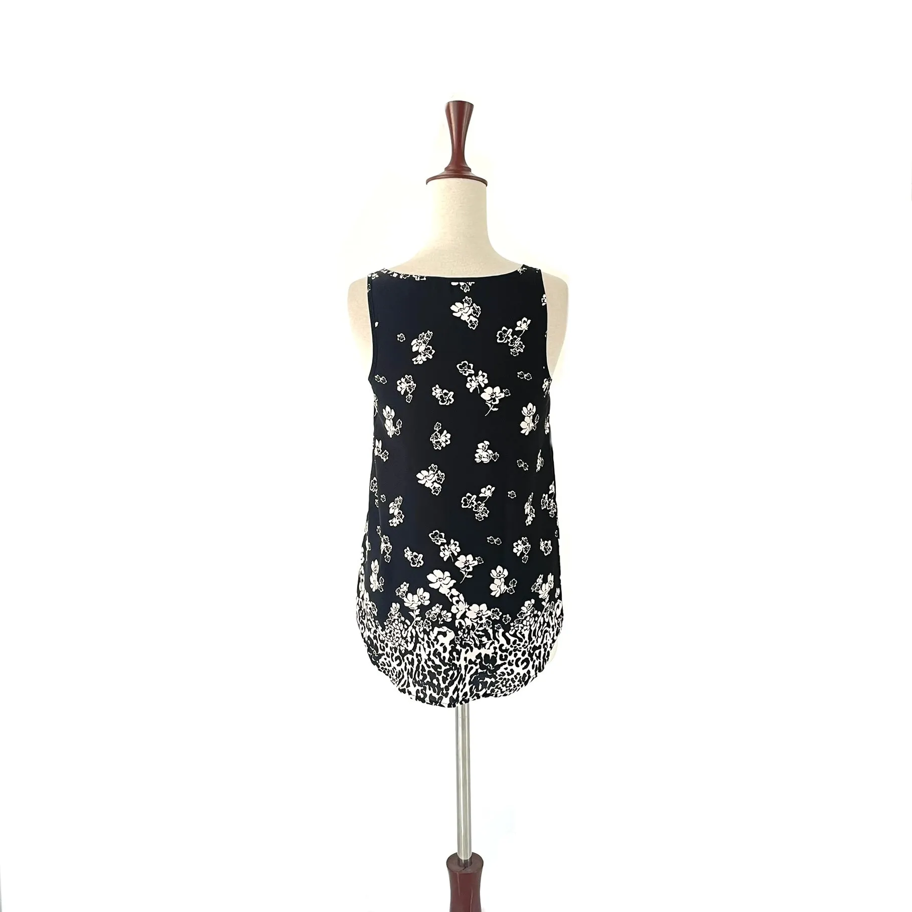 Atmosphere Black & White Printed Sleeveless Top | Gently Used |