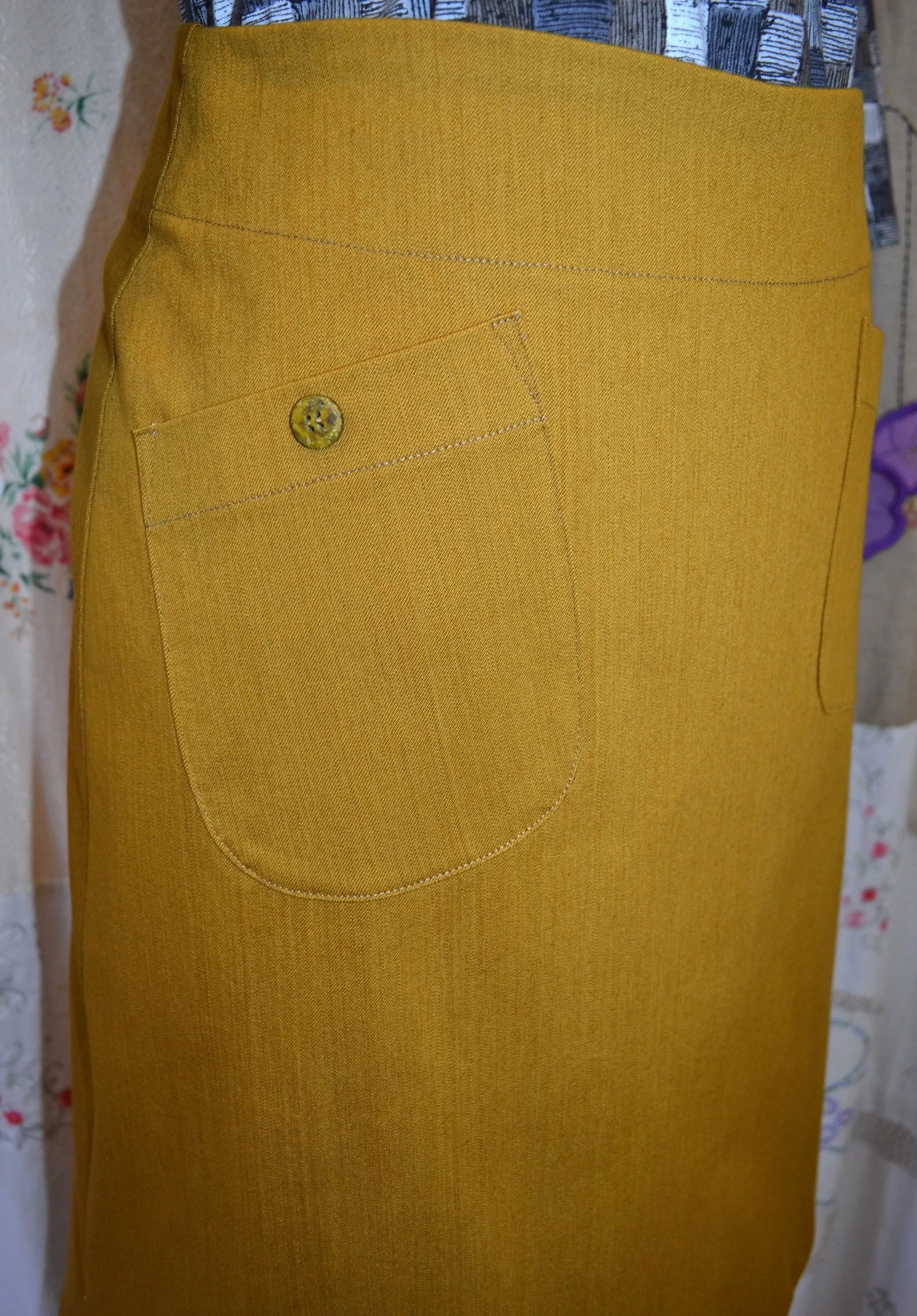 Berserk Mustard Ochre stretch pocket skirt