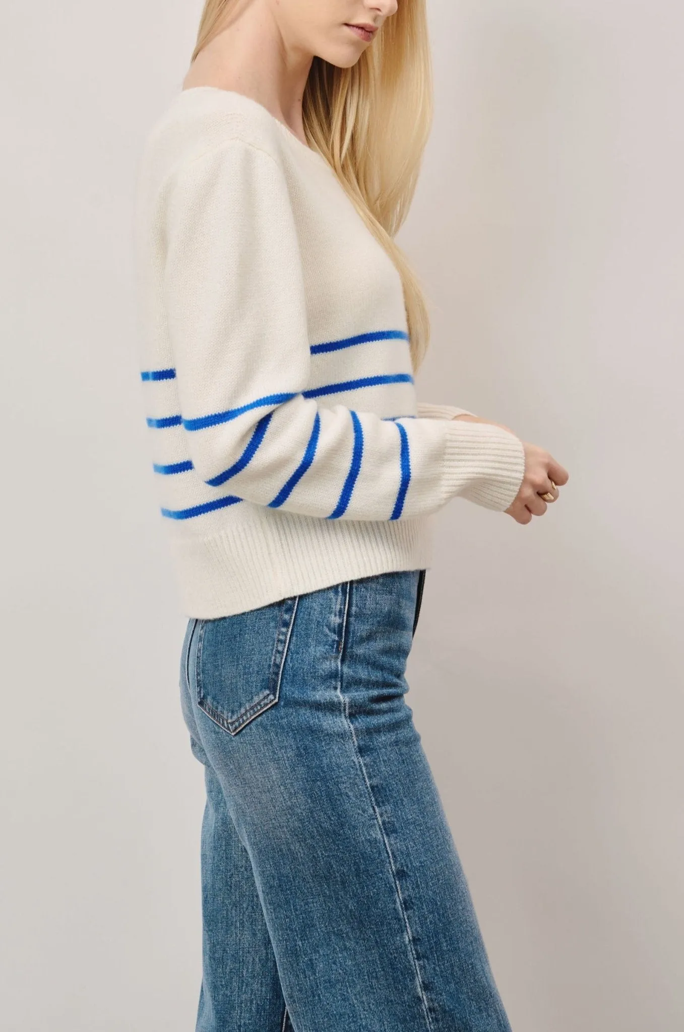 DECEMBER cashmere-blended sweater (Blue Stripe)