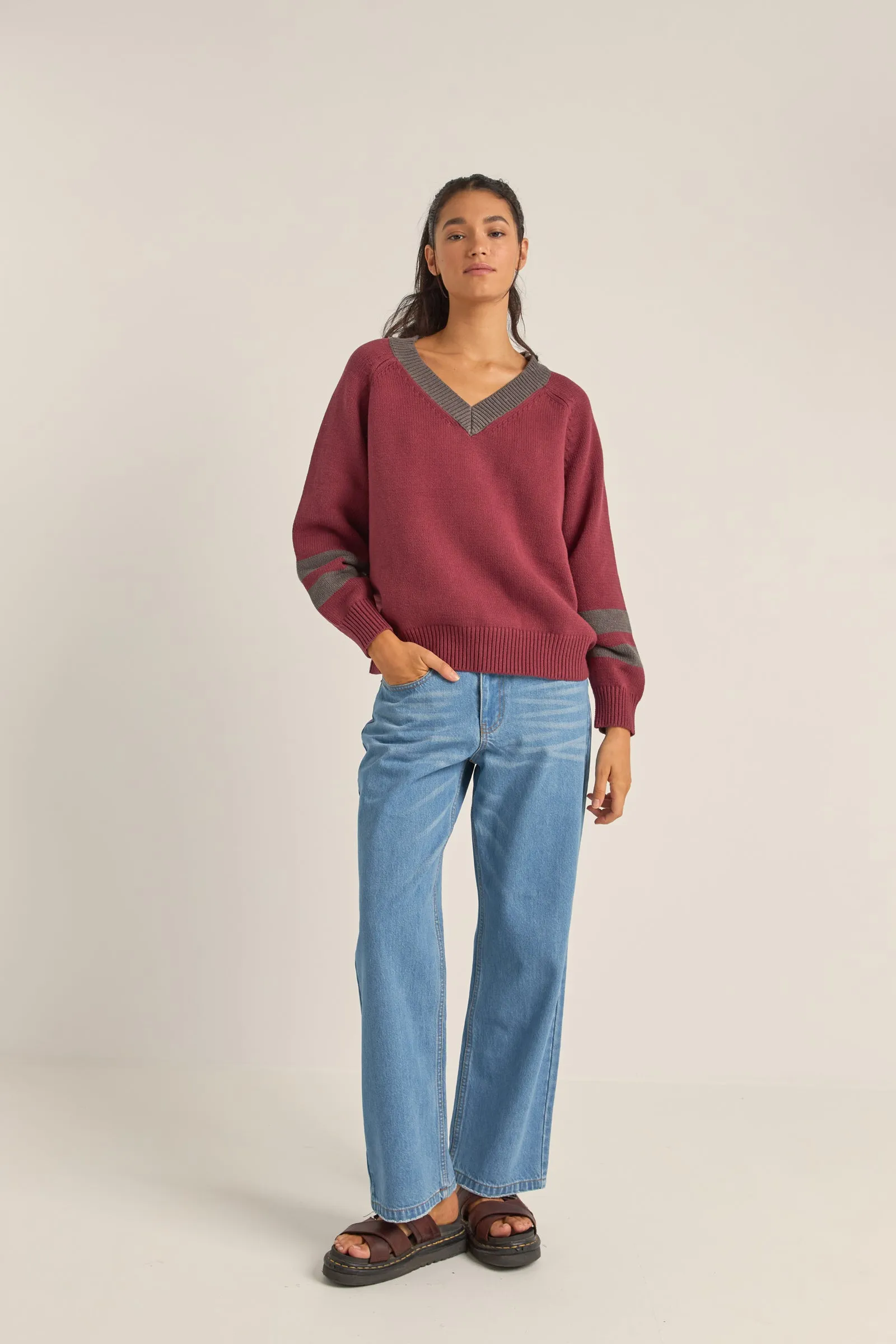 Gatwick V Neck Sweater Red