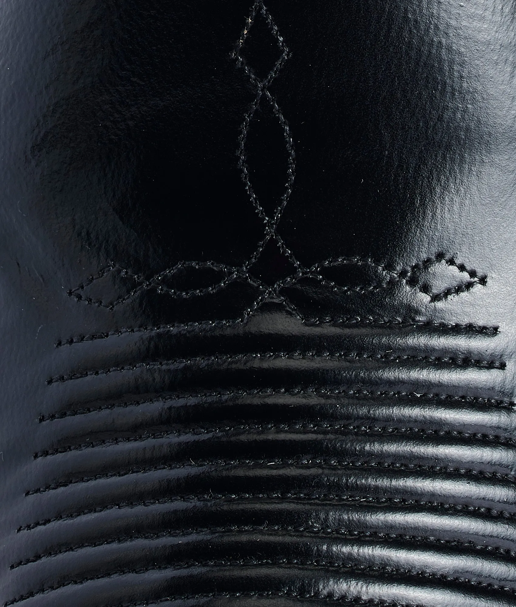 Gavin :: Black